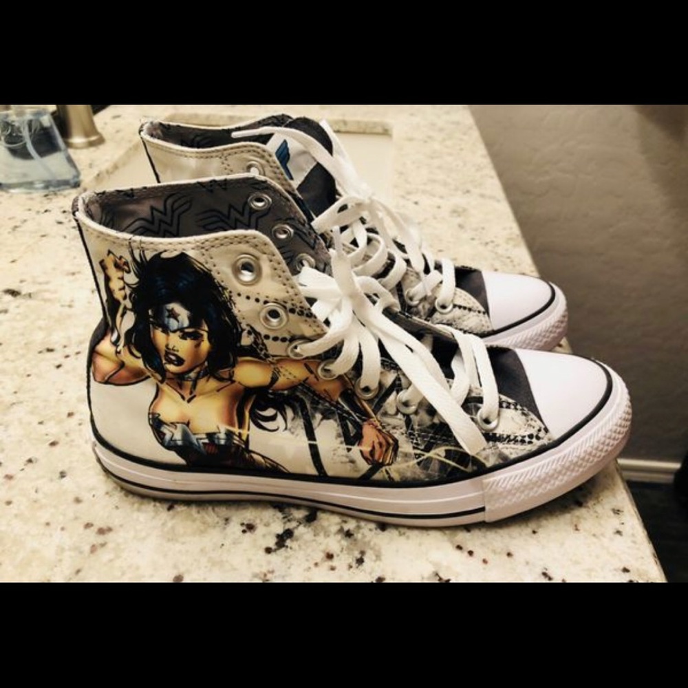 Wonder Woman Converse